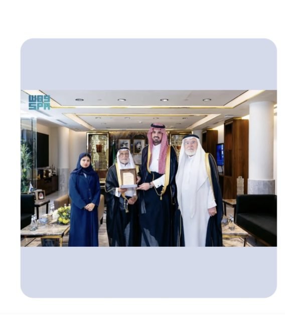 جمعية العمران تمنح سمو أمين منطقة الرياض العضوية الفخرية في الجمعية