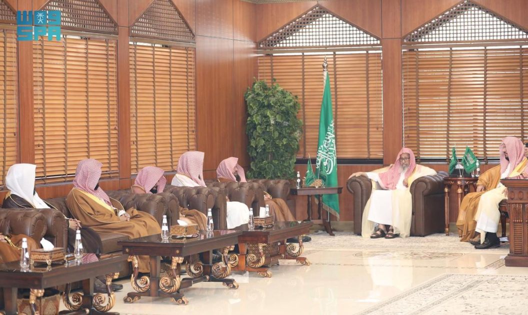 مفتي عام المملكة يستقبل رئيس الشؤون الدينية بالمسجد الحرام والمسجد النبوي