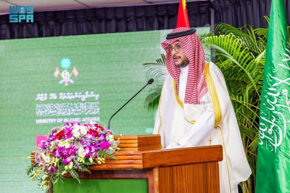 “الشؤون الإسلامية” تسلم 25.000 نسخة من المصحف الشريف لجمهورية المالديف