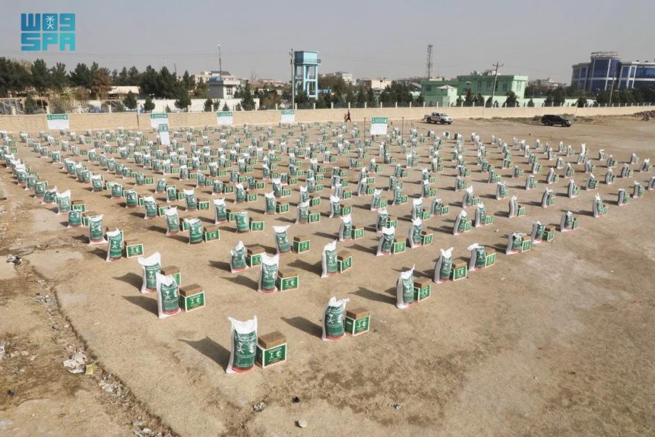 مركز الملك سلمان للإغاثة يوزّع 470 سلة غذائية في مديرية بركة بولاية بغلان في أفغانستان