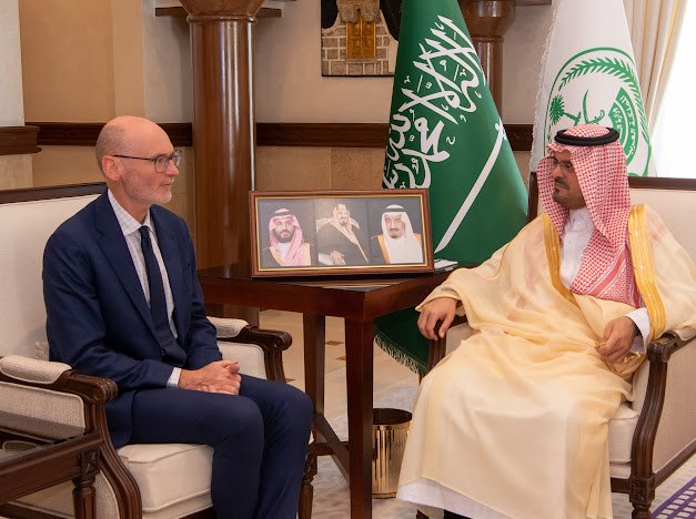 سمو نائب أمير مكة يستقبل السفير البريطاني