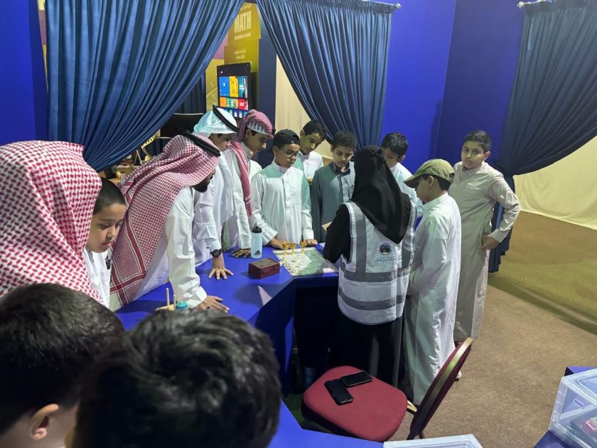 طلاب وطالبات مدارس مكة المكرمة يتفاعلون مع مهرجان واحة الملك سلمان