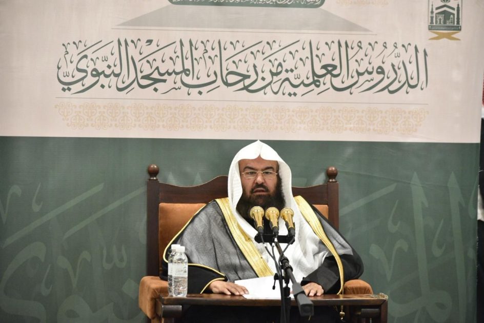 معالي رئيس الشؤون الدينية يلقي درسًا علميًا في المسجد النبوي حول التوحيد وشرح «زاد المعاد» ويؤكد ترسيخ المنهج الوسطي