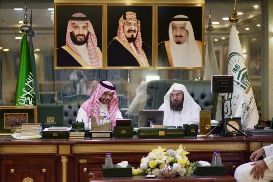 معالي الشيخ الأستاذ الدكتور عبدالرحمن بن عبدالعزيز السديس يدشّن أعمال اللجنة الاستشارية للغات والترجمة