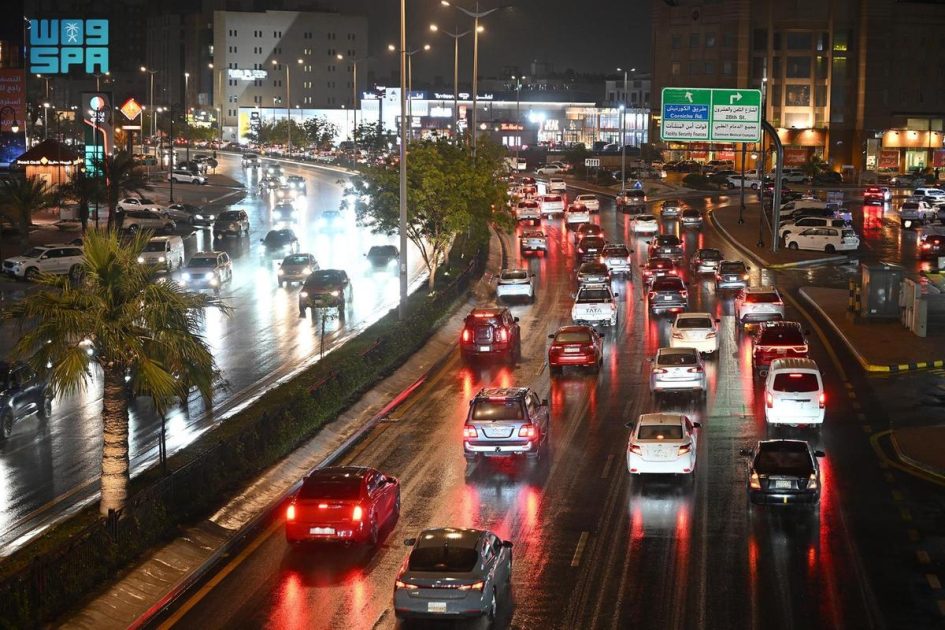 أمطار متفرقة على المنطقة الشرقية