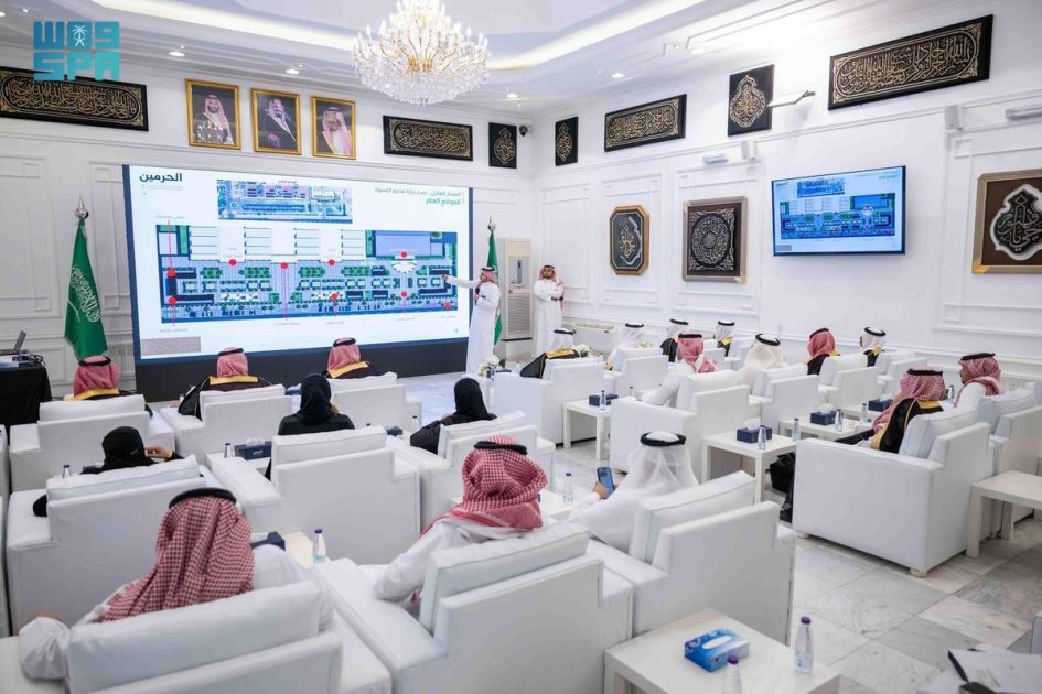 وفد أعضاء مجلس الشورى يزور معرض عمارة الحرمين الشريفين ومجمع الملك عبدالعزيز لصناعة كسوة الكعبة المشرفة