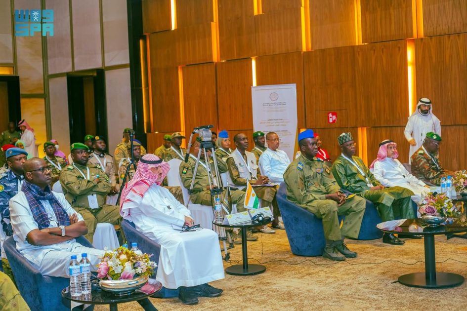 “التحالف الإسلامي” يطلق برنامجًا متخصصًا في مراكز الإدماج وإعادة تأهيل المتطرفين في العاصمة النيجرية نيامي