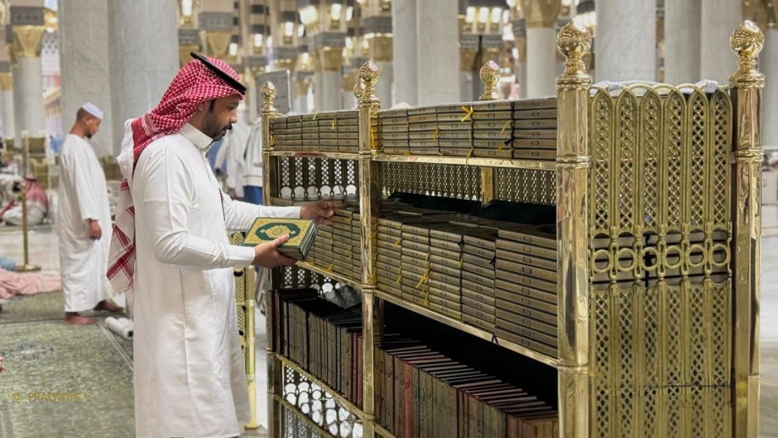 رئاسة الشؤون الدينية ترفع جاهزيتها ليوم الجمعة في المسجد الحرام و المسجد النبوي وتواصل تنفيذ برامجها الميدانية والرقمية لخدمة المصلين .