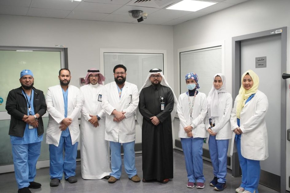 عمليتان ناجحتان لاستئصال ورم بالقولون عبر الروبوت الجراحي بمدينة الملك عبدالله الطبية