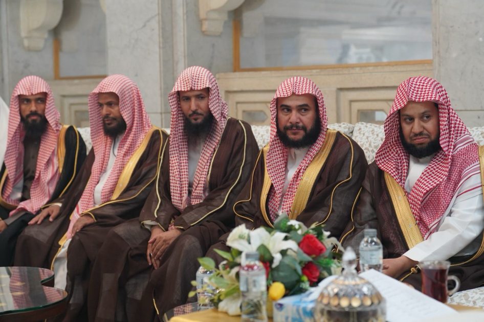 معالي رئيس الشؤون الدينية يستقبل منسوبي وكالة الدعوية والارشادية ويؤكد دورهم في خدمة القاصدين وترسيخ الوسطية