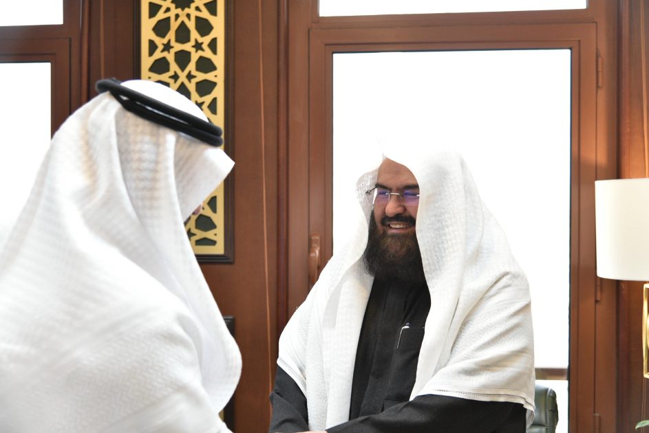 معالي الرئيس يستقبل مستفيدي خدمات الرئاسة ويؤكد أن رضا المستفيد محورٌ رئيس في تطوير الخدمات الدينية وتعزيز رسالة الحرمين