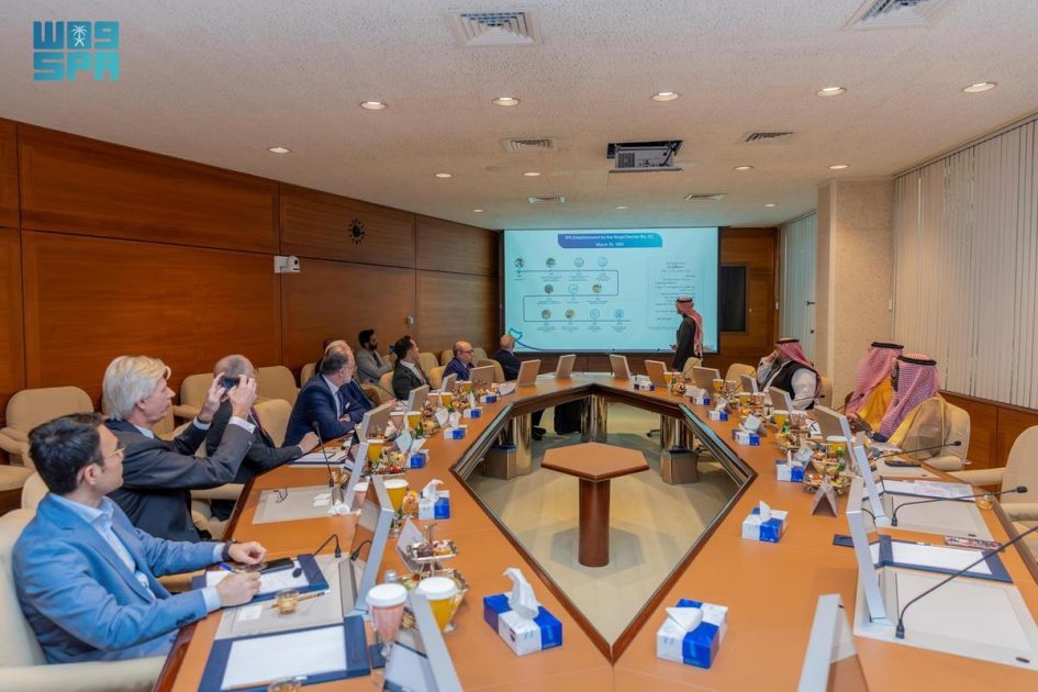 نائب وزير المالية النمساوي يزور معهد الإدارة العامة