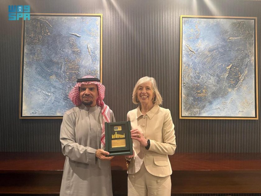 مركز اليونسكو الإقليمي للجودة والتميّز في التعليم يسلّم “اليونسكو” التقرير الدوري الأول لحالة جودة التعليم في الدول العربية