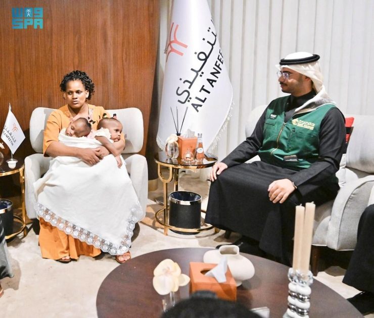 إنفاذًا لتوجيهات خادم الحرمين الشريفين وسمو ولي العهد.. وصول التوأم الملتصق التنزاني (لايتيينس ولوفنس) إلى الرياض