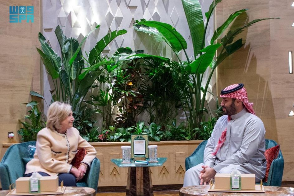 سمو ولي العهد يستقبل وزيرة الخارجية الأمريكية السابقة