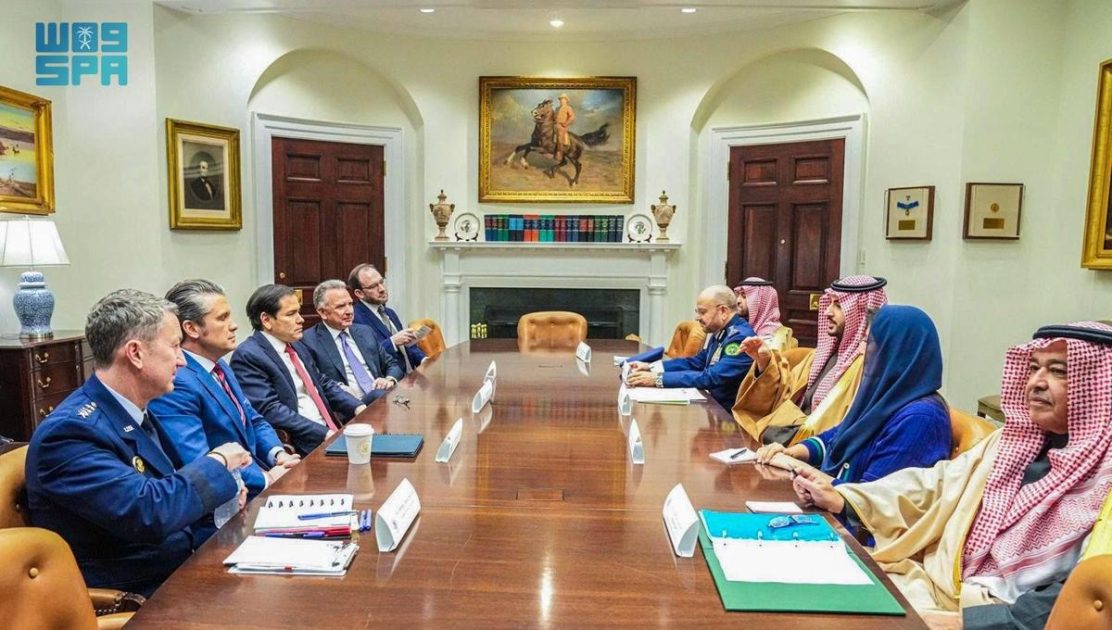 سمو وزير الدفاع يلتقي وزيري الخارجية والحرب لدى الولايات المتحدة الأمريكية والمبعوث الأمريكي الخاص للشرق الأوسط