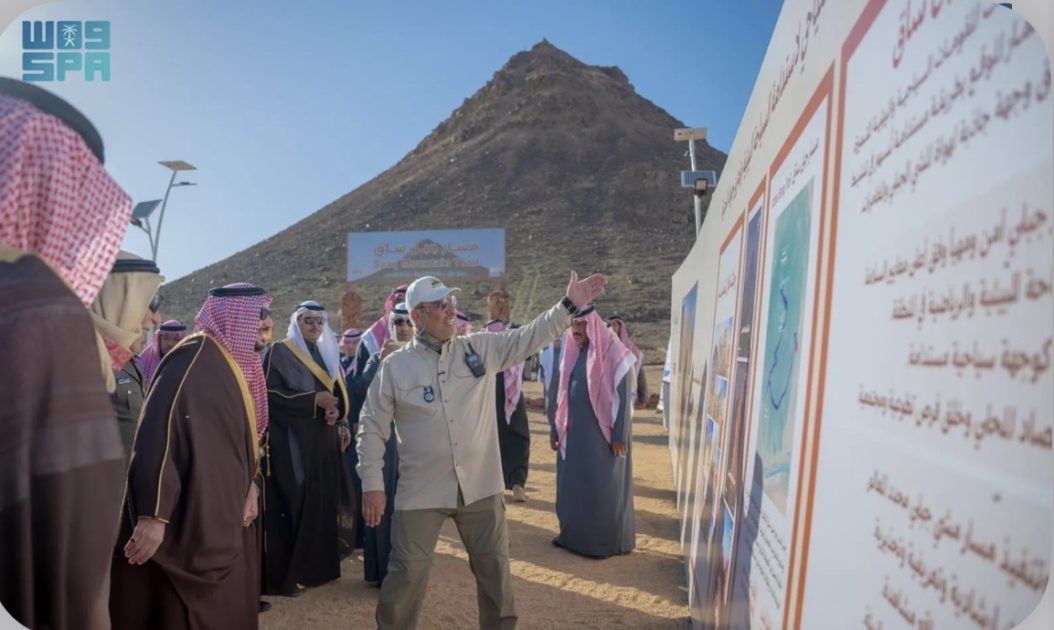 أمير القصيم يدشن مسار جبل ساق ويشهد توقيع اتفاقيتين لجمعية “درب” لتنفيذ مسارات المشي في جبل طميّة وبلدة النفيد التراثية