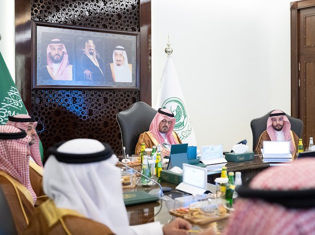 بتوجيه من أمير منطقة مكة المكرمة… سمو نائبه يتراس اجتماع اللجنة التوجيهية لمسار الجسر البري بالمنطقة