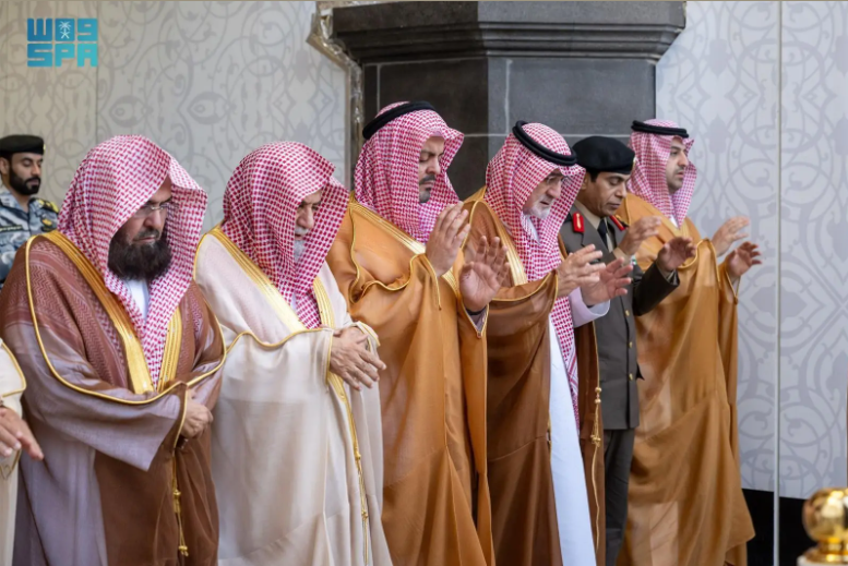صلاة الاستسقاء في المسجد الحرام