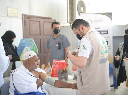 الشؤون الإسلامية بمكة المكرمة تنظم مبادرة للتوعية الصحية والوقائية لضيوف الرحمن بمسجد السيدة عائشة بالتنعيم