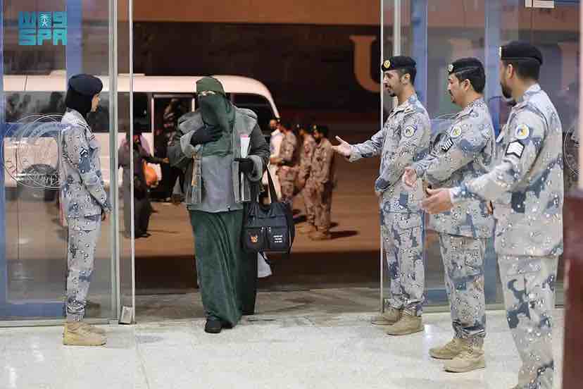 حرس الحدود يستقبل المعتمرين القادمين من جمهورية مصر العربية لأداء العمرة خلال شهر رمضان عبر ميناء ينبع التجاري
