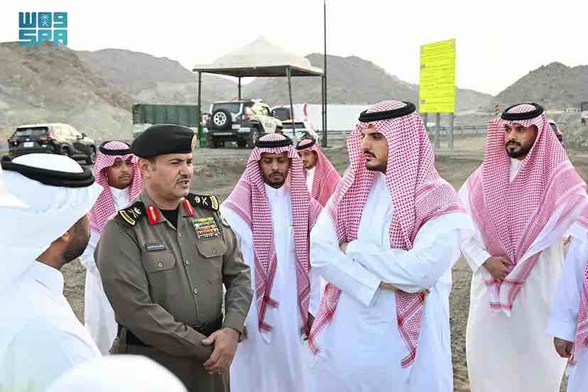 مُحافظ الطائف يقف على مشروع الطريق الرابط بين طريق السيل وطريق عشيرة الرياض