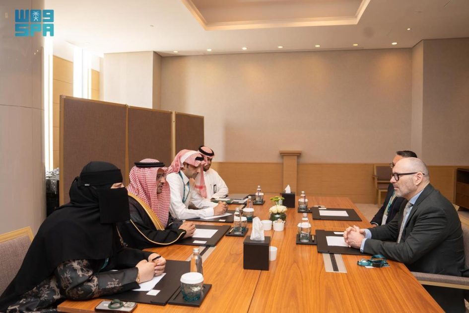 رئيس “واس” المكلف يلتقي الرئيس التنفيذي لمجموعة وكالة الأنباء الألمانية “dpa”