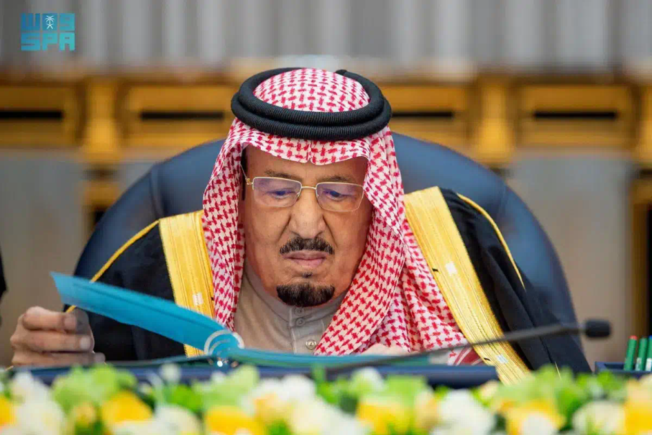 خادم الحرمين الشريفين يرأس جلسة مجلس الوزراء في الرياض