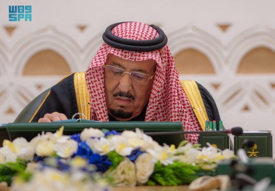 خادم الحرمين الشريفين يرأس جلسة مجلس الوزراء في الرياض