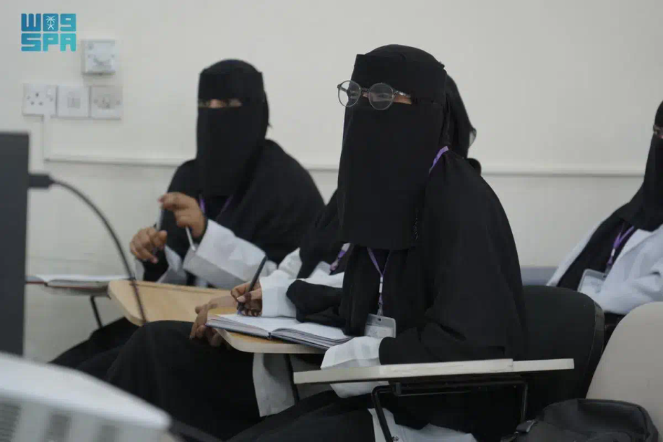 البرنامج السعودي لتنمية وإعمار اليمن يعزز استمرار العملية التدريبية في المعهد الفني بسقطرى