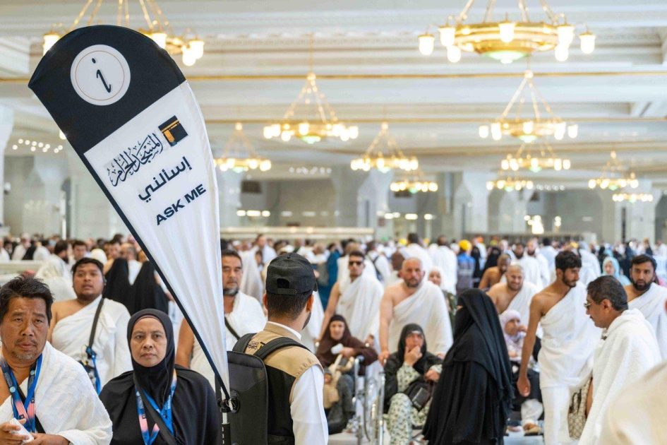 هيئة العناية بالحرمين الشريفين تعزّز الإرشاد الميداني (الإرشاد بالفرق الراجلة) بخدمات الترجمة الفورية خلال موسم رمضان المبارك