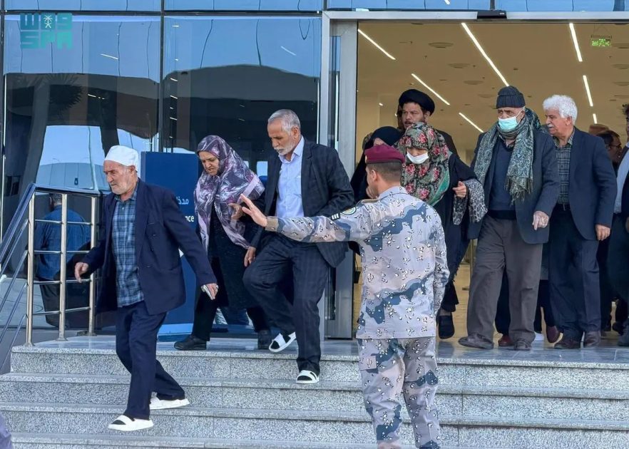 حرس الحدود يستقبل ضيوف الرحمن القادمين لأداء العمرة عبر منفذ جديدة عرعر