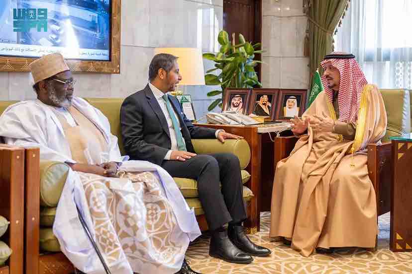 نيابة عن خادم الحرمين الشريفين وسمو ولي العهد.. أمير منطقة الرياض يستقبل عميد السلك الدبلوماسي سفير جيبوتي ورؤساء المجموعات الجغرافية المعتمدين لدى المملكة