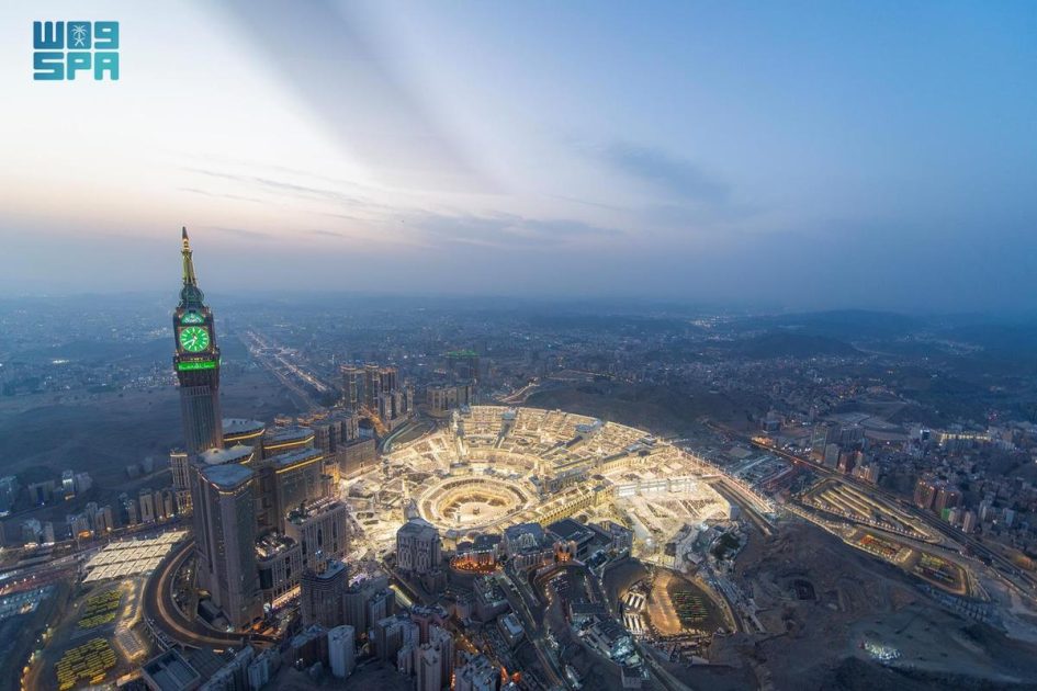 “واس” ترافق طيران الأمن في رئاسة أمن الدولة في طلعاته الجوية ليلة 25 رمضان من ارتفاع شاهق للمسجد الحرام