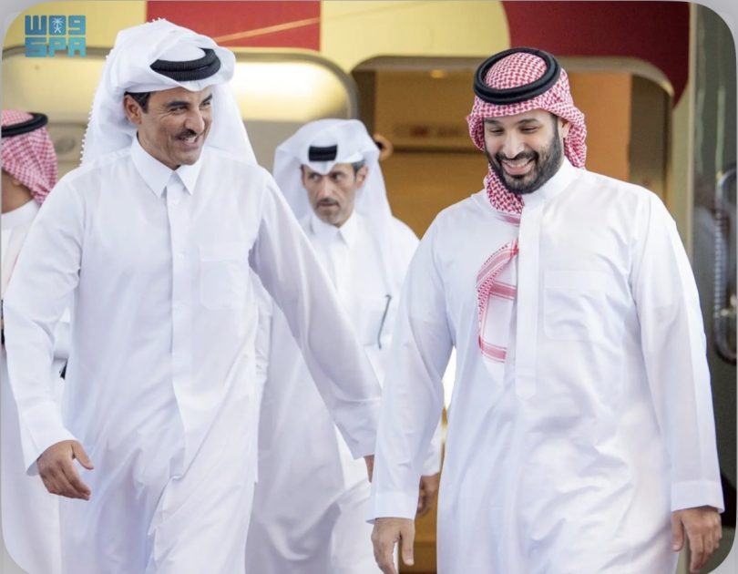 سمو أمير دولة قطر يصل إلى جدة وسمو ولي العهد في مقدمة مستقبليه