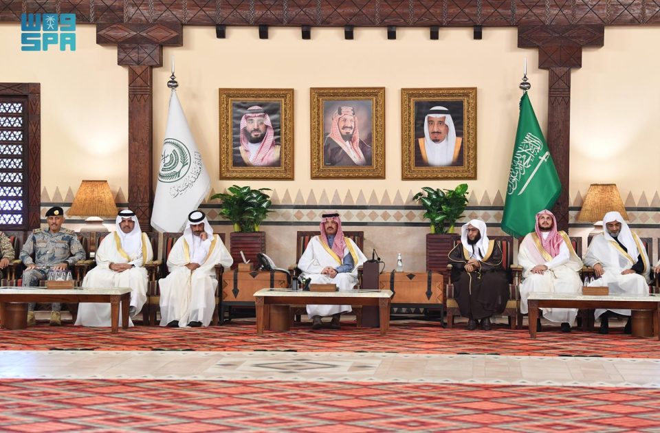 أمير عسير يستقبل جموع المهنئين بعيد الفطر