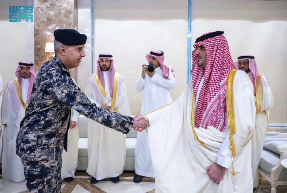 الأمير عبدالعزيز بن سعود يلتقي كبار المسؤولين في وزارة الداخلية والقطاعات الأمنية