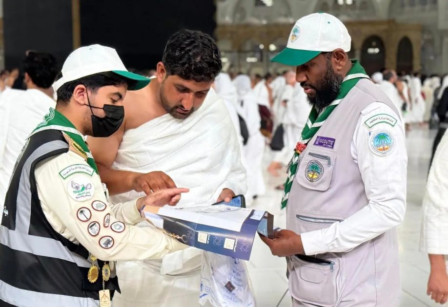 الكشافة يفعّلون مهارات قراءة الخرائط لإرشاد ضيوف الرحمن في المسجد الحرام