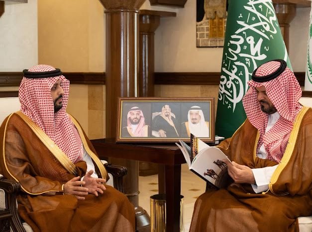 بتوجيه من سمو أمير منطقة مكة المكرمة… سمو نائبه يترأس إجتماع *اللجنة الدائمة للحج والعمرة*