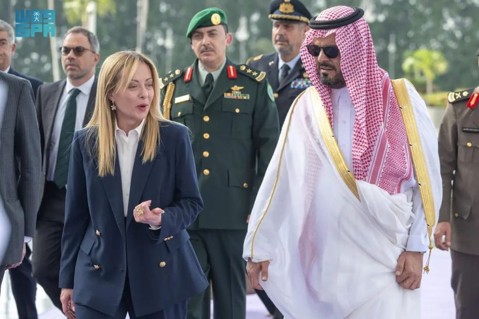 رئيسة وزراء جمهورية إيطاليا تصل إلى جدة