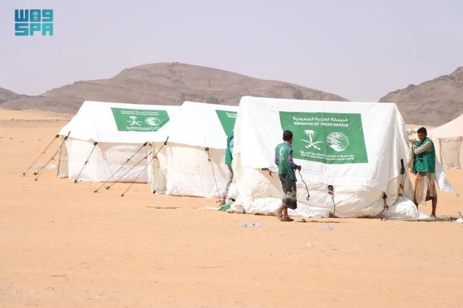 مركز الملك سلمان للإغاثة يوزّع مساعدات إيوائية متنوعة في مديرية العبر بمحافظة حضرموت