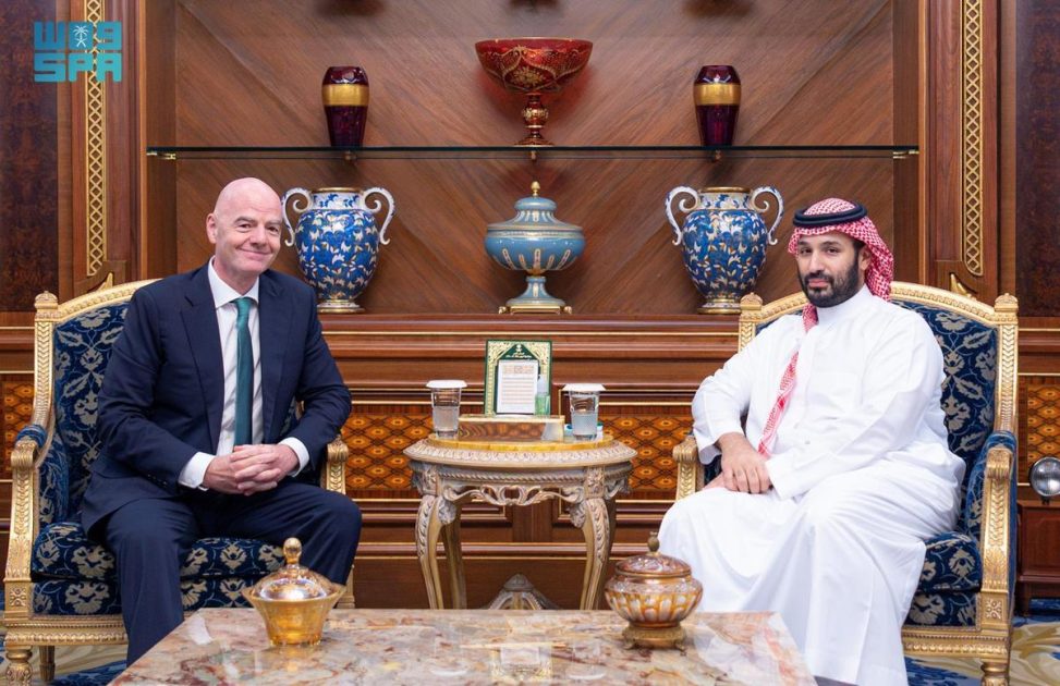 سمو ولي العهد يلتقي رئيس الاتحاد الدولي لكرة القدم