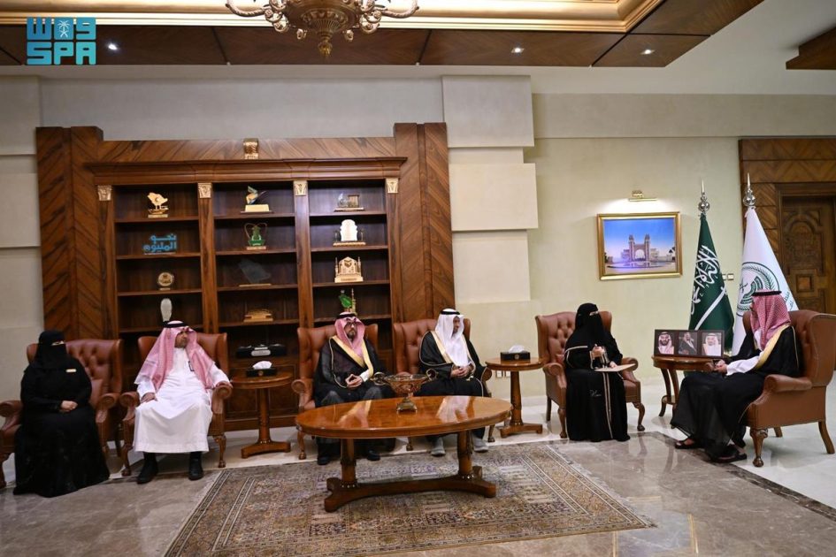 الأمير سعود بن جلوي يستقبل مدير عام تعليم جدة