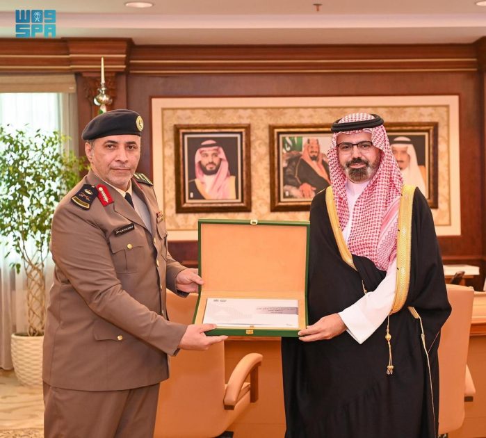 نائب أمير جازان يستقبل مدير الدفاع المدني بالمنطقة ويتسلّم التقرير السنوي