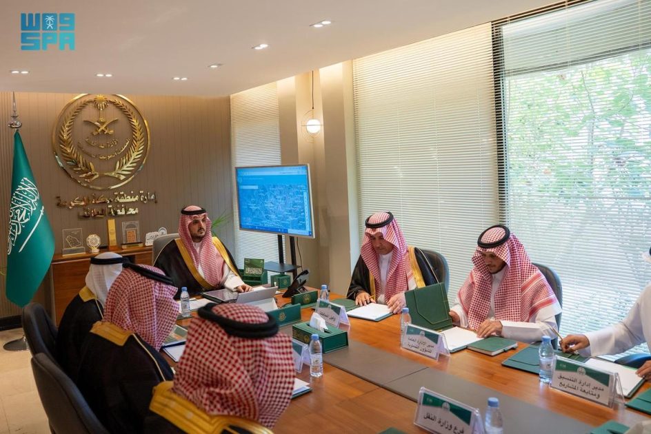 مُحافظ الطائف يرأس اجتماعًا لمناقشة مشاريع “الطائف الجديد”