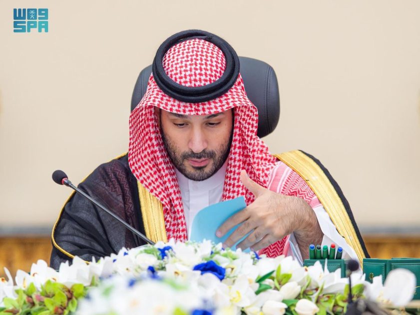 سمو ولي العهد يعزّي رئيس مجلس الوزراء المصري في وفاة والده