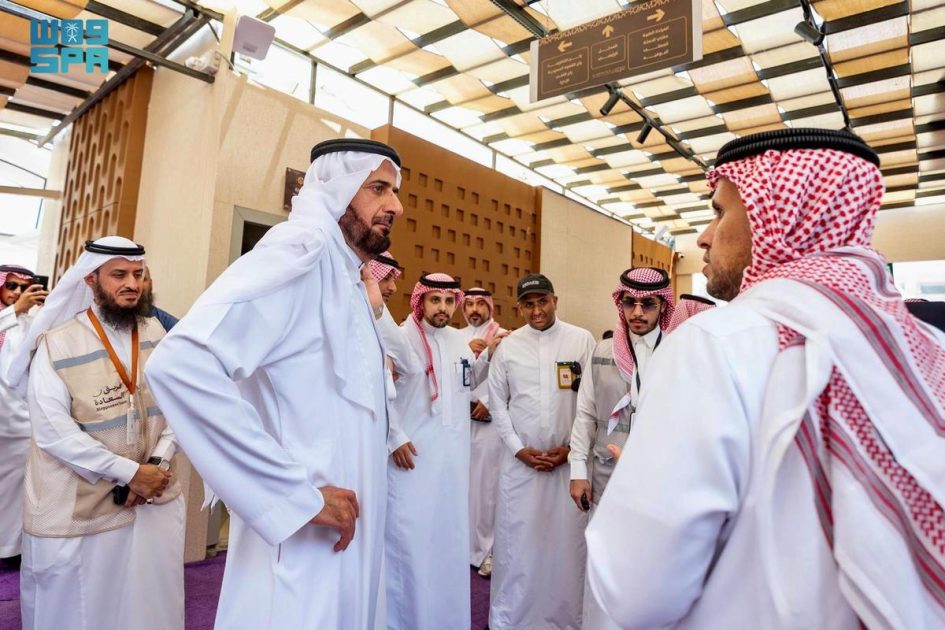 وزير الحج والعمرة يتفقد جاهزية المخيمات في منى استعدادًا لموسم حج 1447هـ