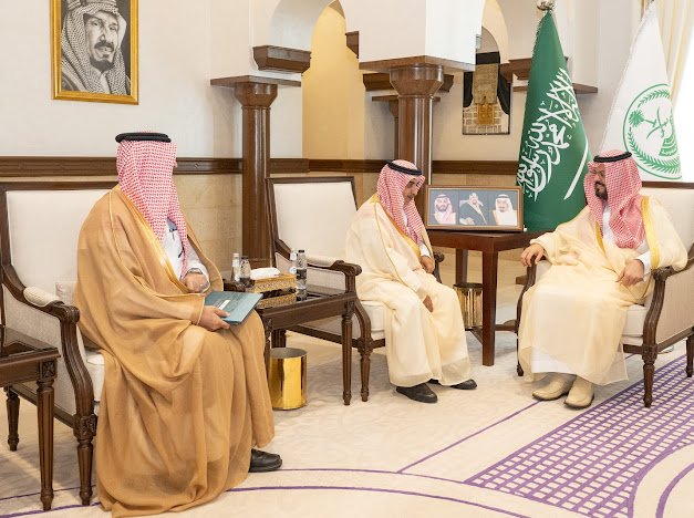 نائب أمير منطقة مكة يطّلع على الدراسات البحثية لمعهد أبحاث الحج والعمرة