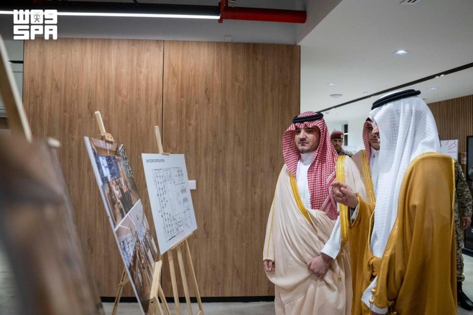 الأمير عبدالعزيز بن سعود وزير الداخلية رئيس لجنة الحج العليا يطّلع على منظومة النقل الذكية وغرفة التحكم والتشغيل بالمشاعر المقدسة