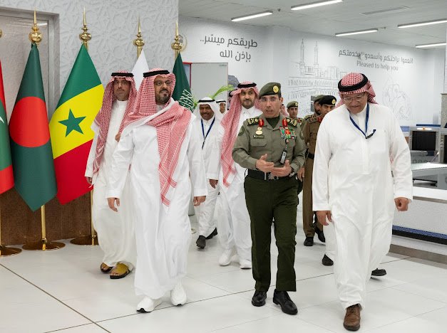 نائب أمير منطقة مكة يتفقد مجمع صالات الحج والعمرة بمطار الملك عبدالعزيز